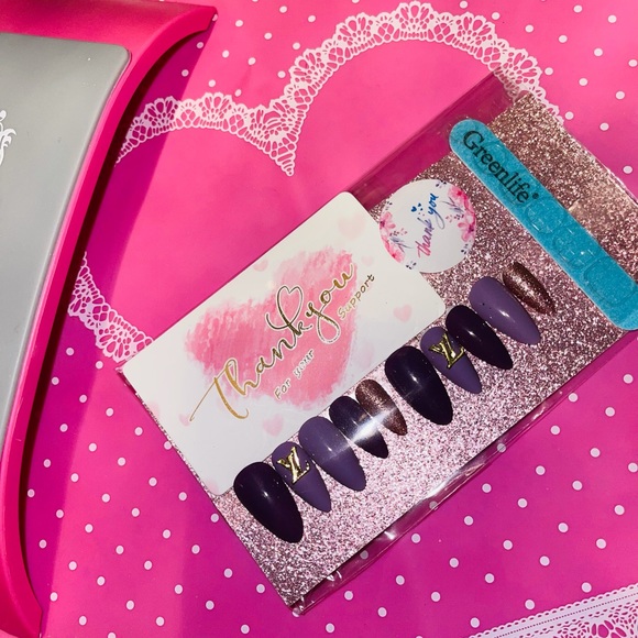 Press on nails - Picture 2 of 2